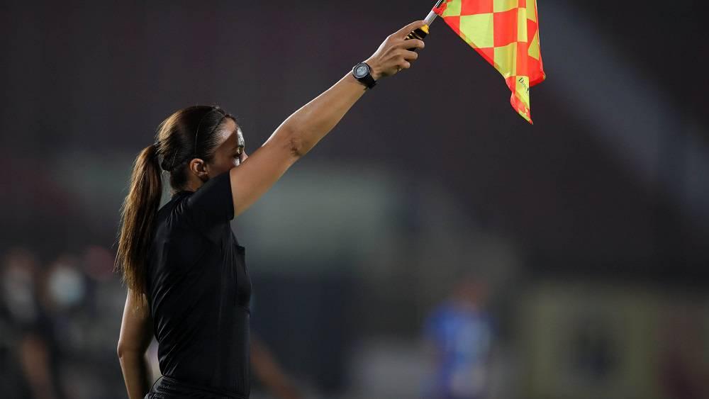 "الكاف" يعين المغربية جرمومي ضمن طاقم تحكيم مباراة كينيا ومدغشقر في "الشان"