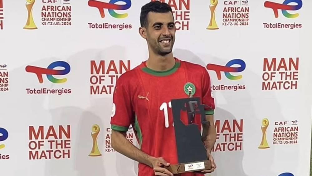 بلعمري يتوج بجائزة أفضل لاعب في مواجهة المغرب والسنغال
