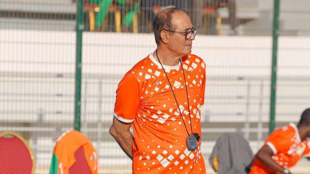 بعثة النيجر تحط الرحال بالبيضاء وتجري أول حصة تدريبية استعدادا لمواجهة المغرب