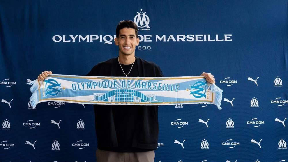 نايف أكرد يصل إلى فرنسا لإتمام صفقة انضمامه إلى أولمبيك مارسيليا