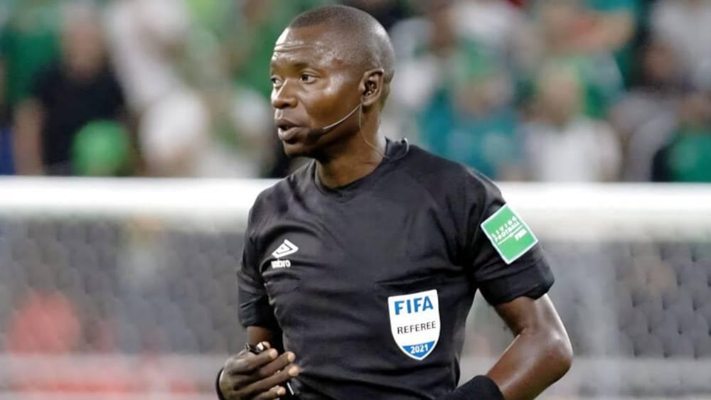 "الكاف" يعين الكونغولي "جون جاك ندالا" لقيادة مباراة المغرب والنيجر في تصفيات مونديال 2026