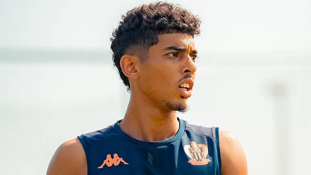 نادي آنسي الممارس في "الليغ 2" يعلن تعاقده مع لاعب المنتخب المغربي تحت 20 سنة حمزة كوتون