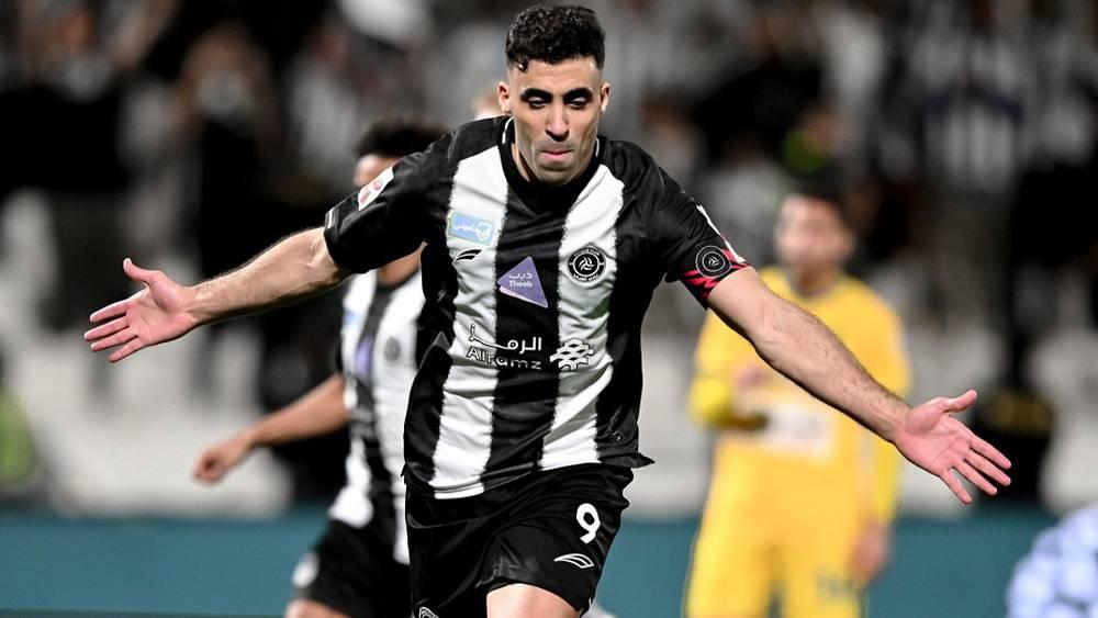 الفتح يفاوض الشباب لضم حمد الله والتعاون يدخل على الخط