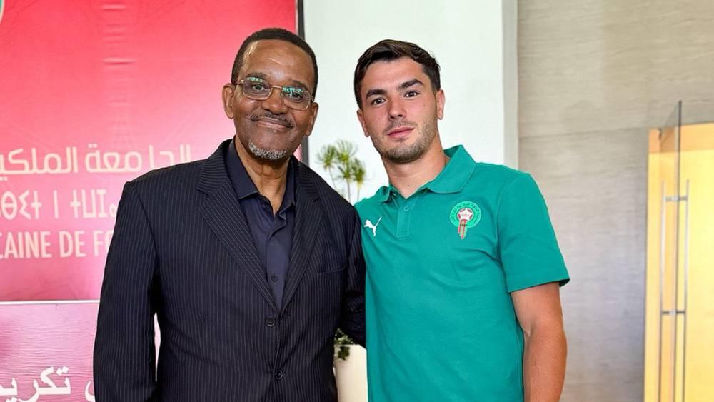 دياز: "شرف كبير أن أتعرف على محمد التيمومي وأحمل قميص (رقم 10) أسطورة كرة القدم المغربية"