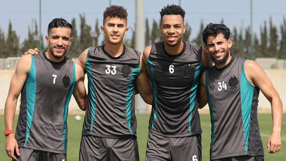 منهم بولكسوت والعراسي.. تداريب الرجاء تشهد عودة اللاعبين المتوجين بـ"الشان" رفقة المنتخب المغربي
