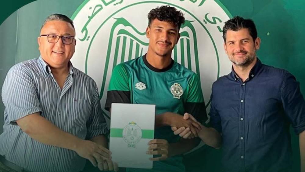 الرجاء يعلن توقيع عقد احترافي مع الشاب كريم السعدي لثلاثة مواسم رياضية