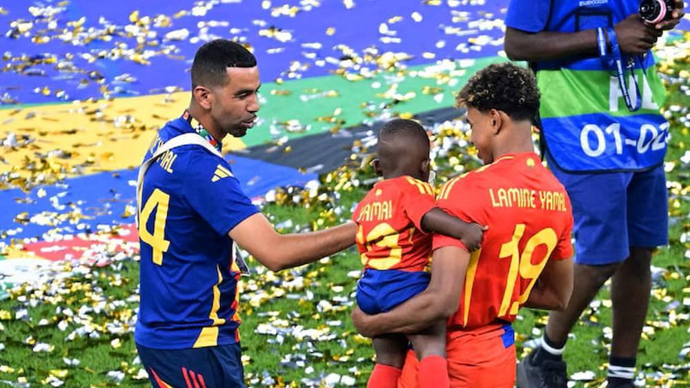 يامال يروي قصة طعن والده: "كانت لحظة صعبة.. حاولت الذهاب لرؤيته لكنهم أغلقوا عليّ المنزل"