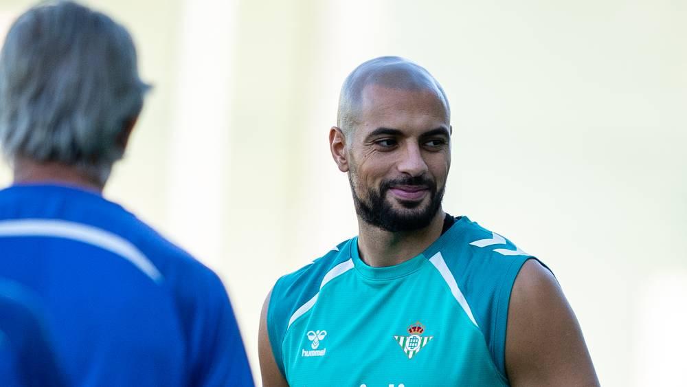 بعد تأخر انضمامه لأسباب شخصية.. أمرابط يُسجل ظهوره الأول في تدريبات ريال بيتيس