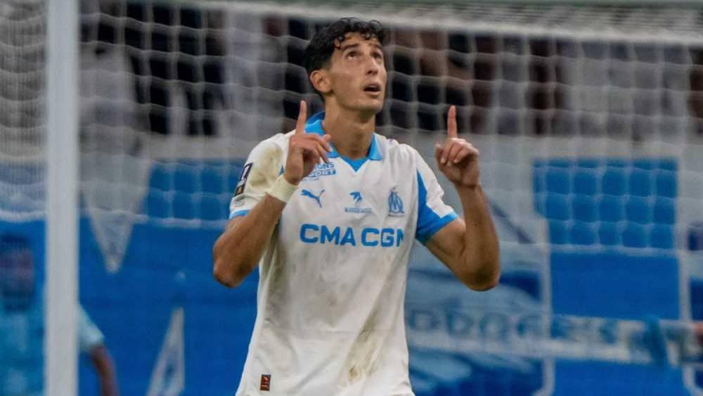 أكرد يتألق في ظهوره الأول مع مارسيليا ويساهم في فوز كاسح (4-0) على لوريان