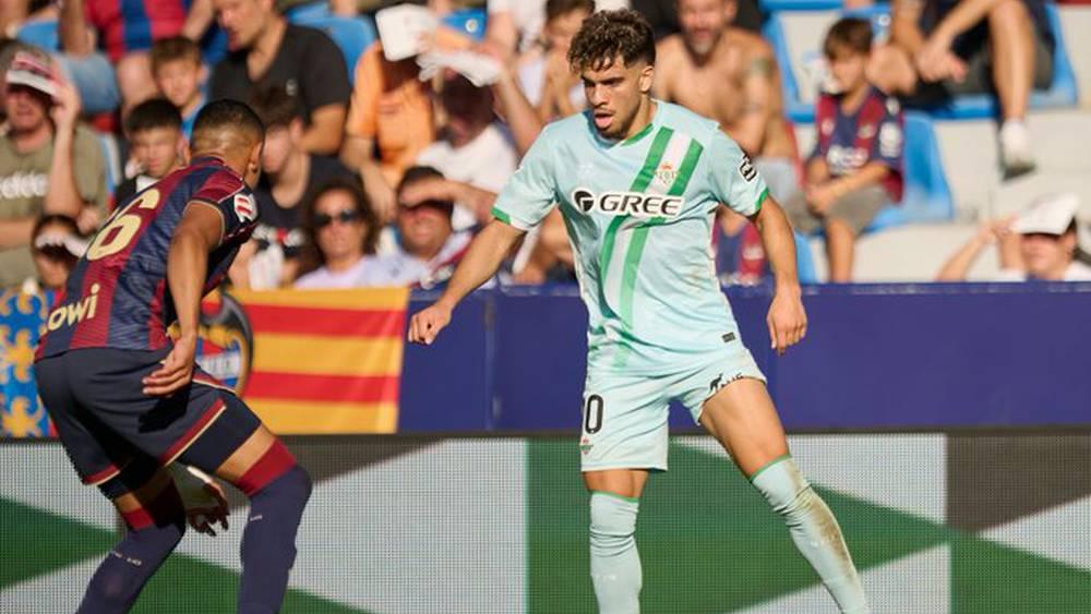 شارك في الدقيقة 72 وقدم تمريرة هدف التعادل.. الزلزولي يسجل عودة "قوية" ويحصل على ثاني أفضل تنقيط في مباراة بيتيس وليفانتي