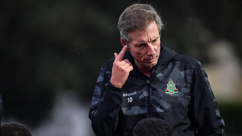 سانتوس (مدرب الجيش): "لماذا لم يعد الحكم للفار في لقطة بانون وعاد إليه في لقطة باش؟"