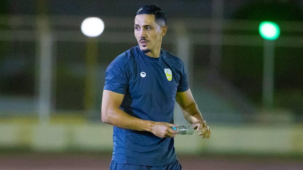 بعد أن كان قريبا من الرجاء.. فيصل فجر يواصل مسيرته في السعودية بانتقاله إلى نادي الجبيل