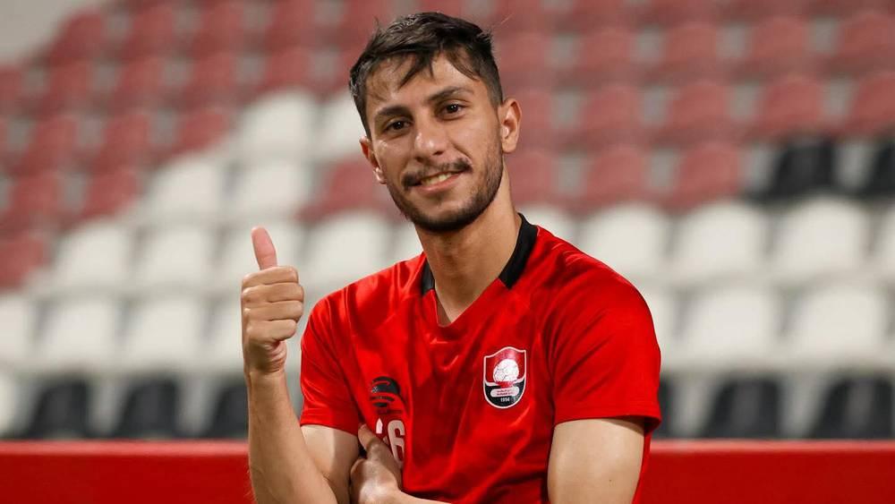 الرائد السعودي يعلن استدعاء يسري بوزوق للمنتخب الجزائري