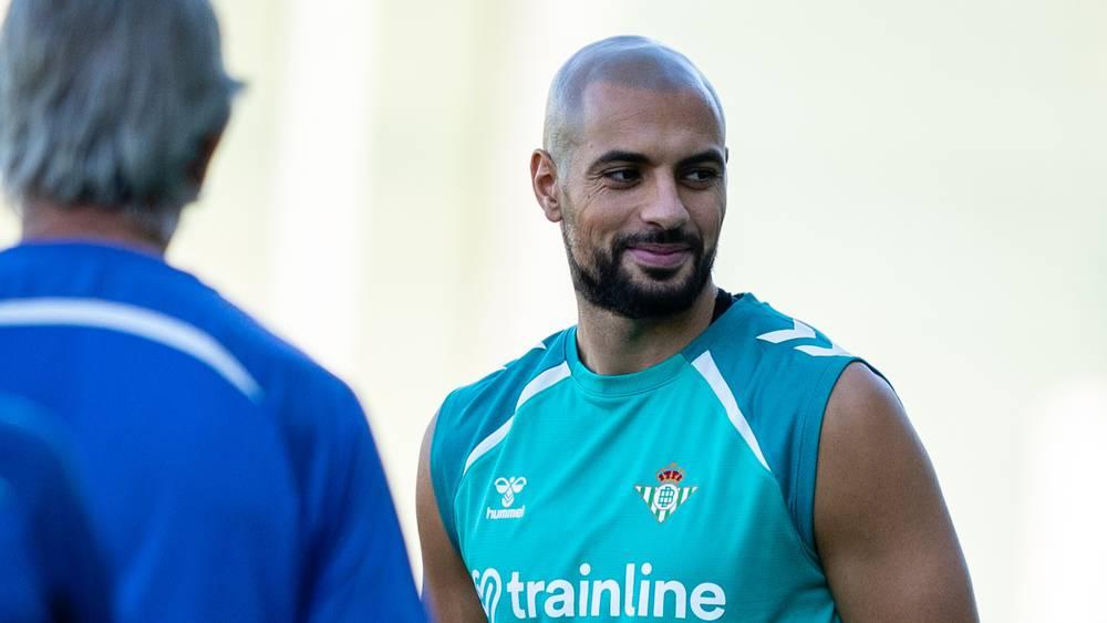 بيليغريني يستبعد إشراك أمرابط كقلب دفاع رغم أزمة الإصابات في بيتيس: "إنه يقدم أداءً جيدًا في مركزه"