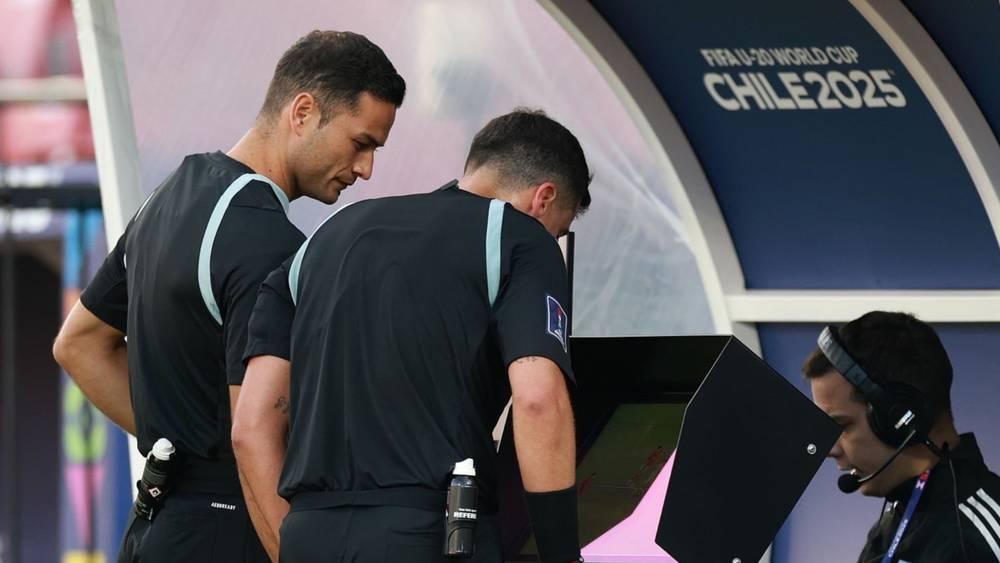 ظهرت بشكل كبير في مواجهة المغرب وإسبانيا.. "FVS" تجربة تحكيمية جديدة في مونديال الشباب كبديل للـ"VAR"