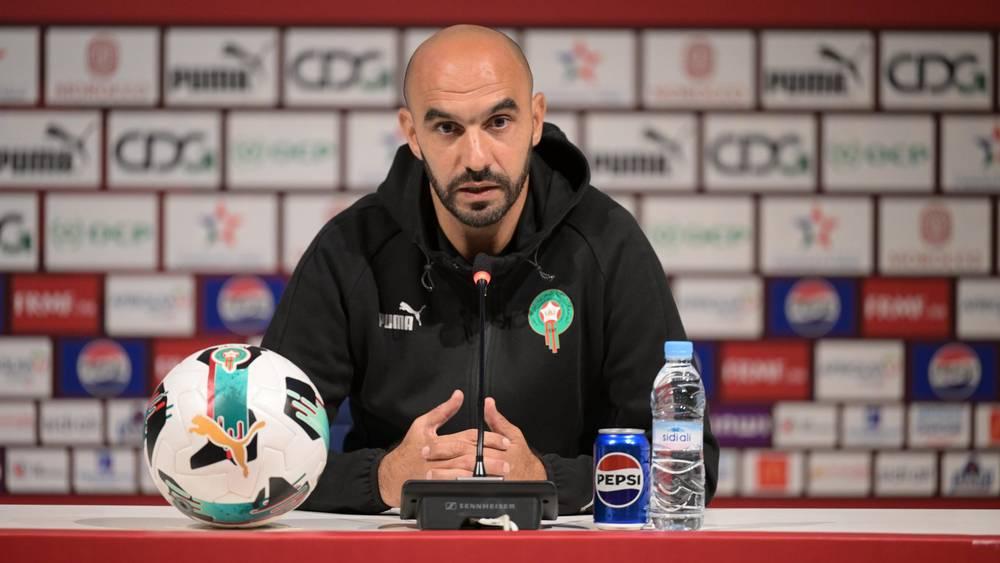 الركراكي: "لسنا من نقرر أي منتخب سنواجه وديا.. لا عرضت عليك ومبغيتيش تجي مغتجيش وتقد تقولي خدام ولا مراتي مبغاتش"