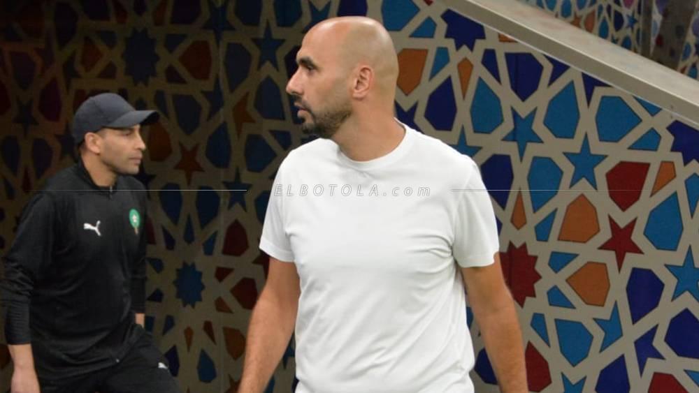 الركراكي: "اللاعب الّلي غَادي يْقِيسْ غِير الكُرة ومَايْعاوْنشْ فْمُربّع العمليات غَايْشُوْف المَاتشْ الجّاي منْ بنك الاحتياط"