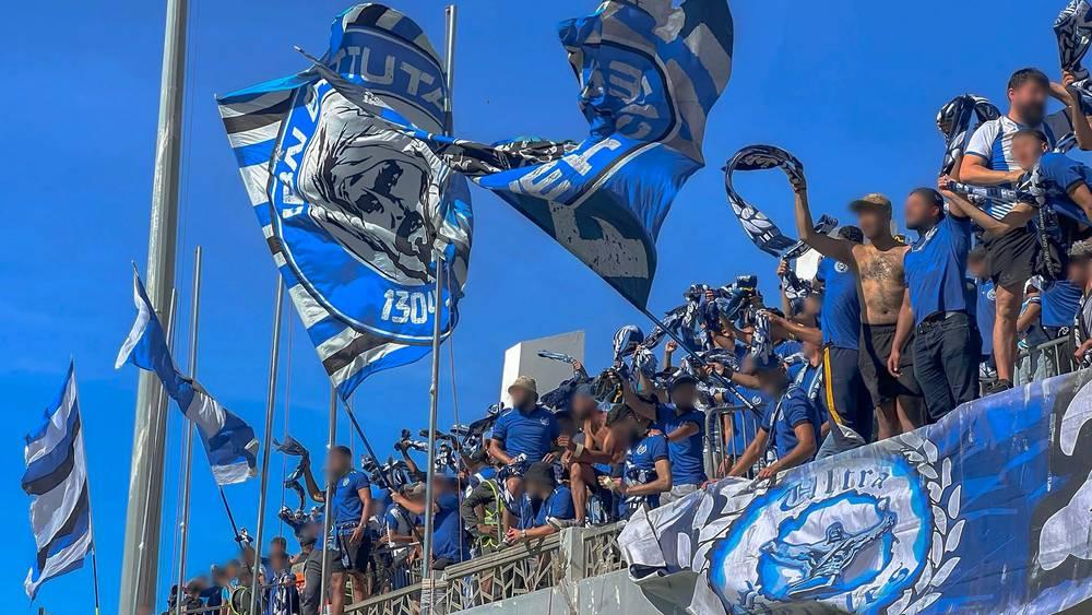 فصيل "هيركوليس" يعلن عودته إلى المدرجات في لقاء اتحاد طنجة والجديدة بعد مقاطعة المبارتين السابقتين