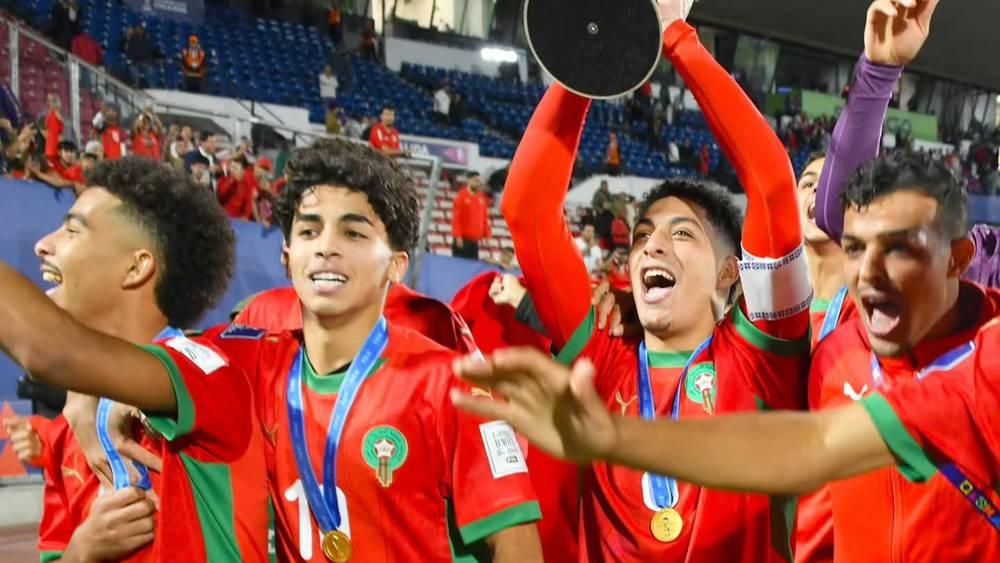 أبطال العالم يعودون إلى أرض الوطن بعد كتابة التاريخ في مونديال الشباب بالشيلي