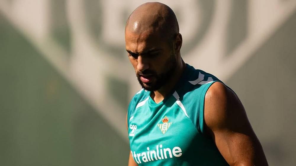 بيليغريني يستبعد أمرابط من قائمة بيتيس لمواجهة جينك في الدوري الأوروبي كإجراء احترازي