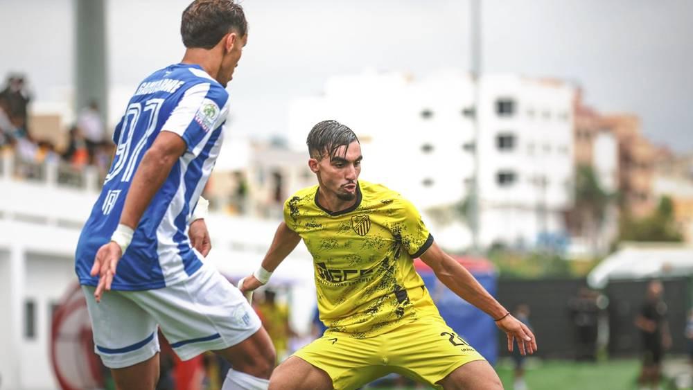 البطولة الاحترافية/ اتحاد طنجة يفرض التعادل في "الوقت القاتل" على الماص المنقوص عدديا (1-1) في مباراة عرفت إهدار متولي لضربة جزاء