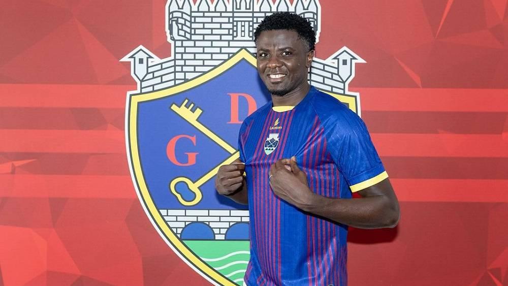 بعد فسخ عقده مع الرجاء.. بيكورو ينضم رسميا إلى نادي تشافيس البرتغالي