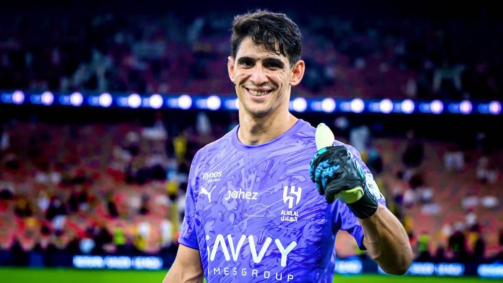 بونو يتوج بجائزة "أفضل حارس مرمى" في الدوري السعودي لشهر أكتوبر