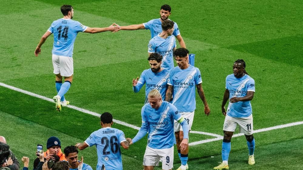 هالاند يسجل في شباك فريقه السابق دورتموند ويساهم في فوز مانشستر سيتي (4-1)