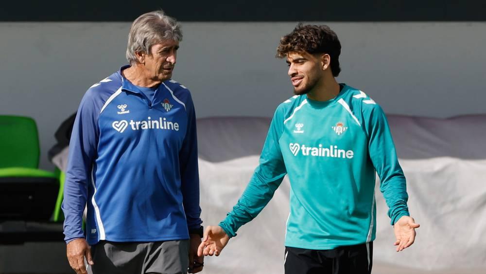 الزلزولي: "المدرب قال لي أن أبقى في ريال بيتيس فَبقيت" وبيليغريني يردّ مازحا: "لا أعلم إن كُنت قد أخطأت"