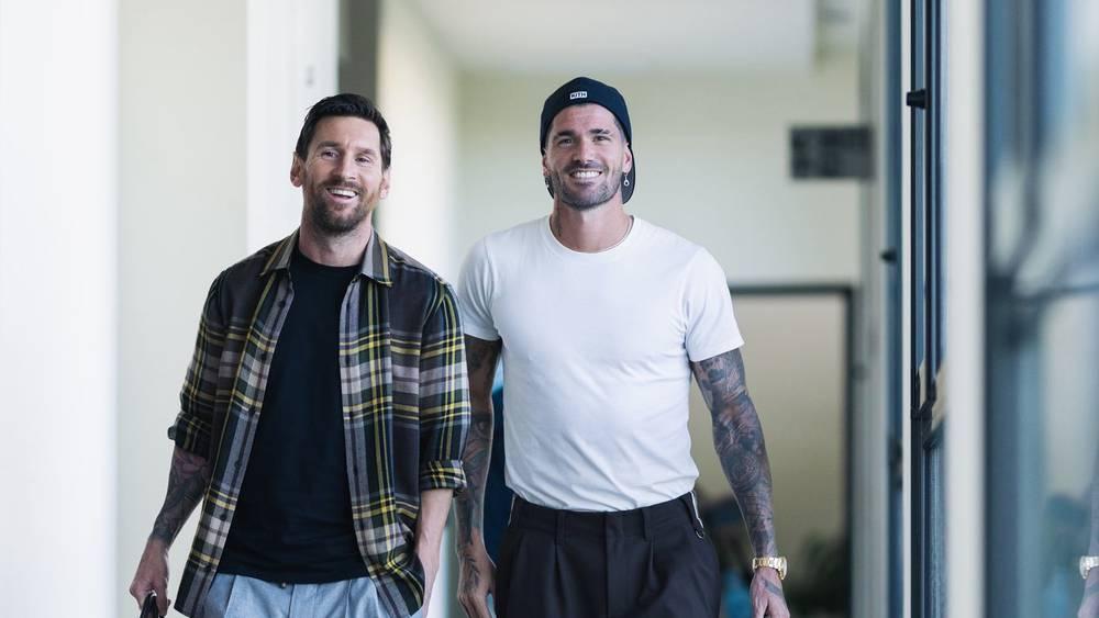 De Paul on Messi's Secret Camp Nou Visit: "He Sat Looking at the Stadium from the Hotel Balcony and Told Me: 'This Place Holds a Part of Me'"