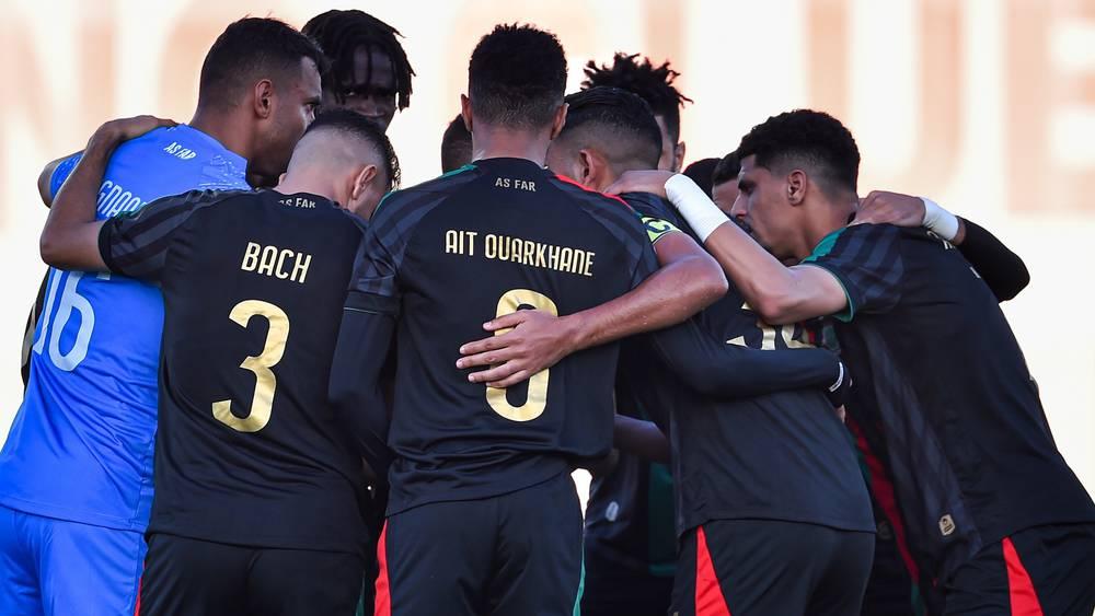 الجيش الملكي يعود مساء اليوم إلى المملكة بعد الهزيمة أمام يانغ أفريكانز ويستأنف بعد غد الإثنين تداريبه لمواجهة الأهلي