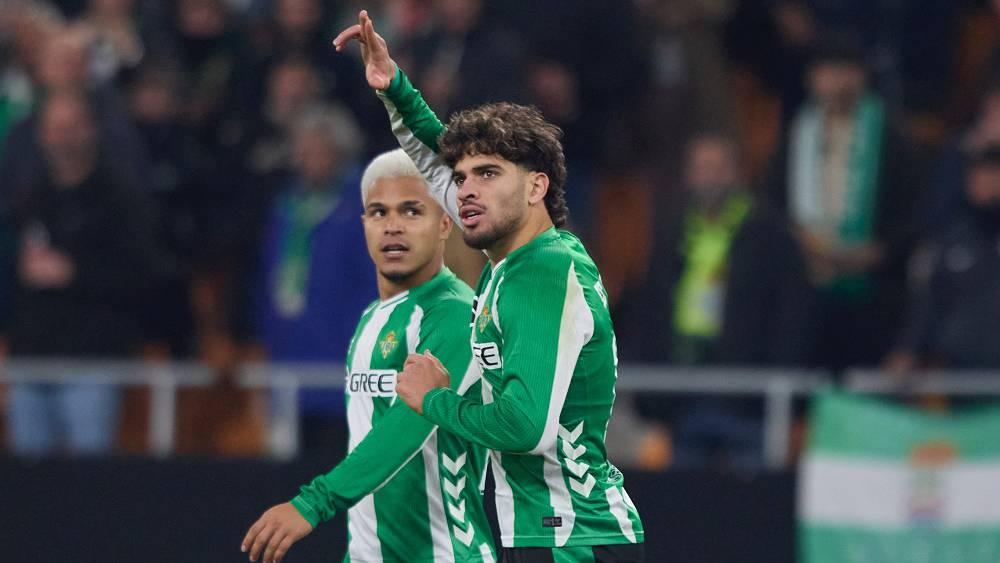 الدوري الأوروبي/ الزلزولي يقود ريال بيتيس للفوز على أوتريخت (2-1) في مباراة شهدت إصابة أمرابط والكرواني