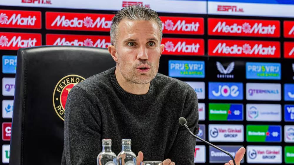 « Je ne comprends pas comment cela peut être autorisé » : Le coach de Feyenoord mécontent de perdre trois joueurs pour la CAN