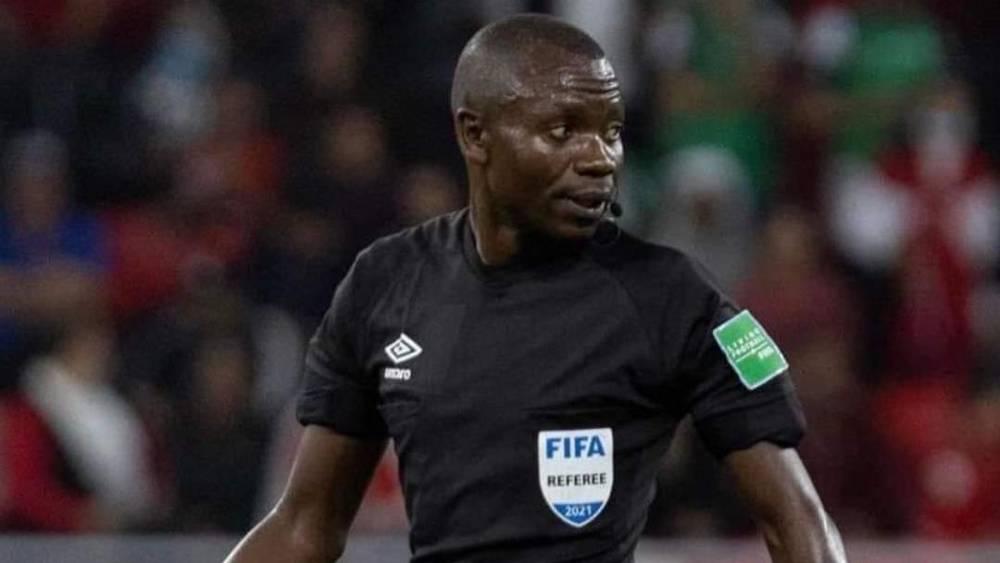 الحكم الكونغولي "جون جاك ندالا" يقود مباراة المغرب وجزر القمر في كأس أفريقيا والموريتاني بيدة في غرفة "الفار"