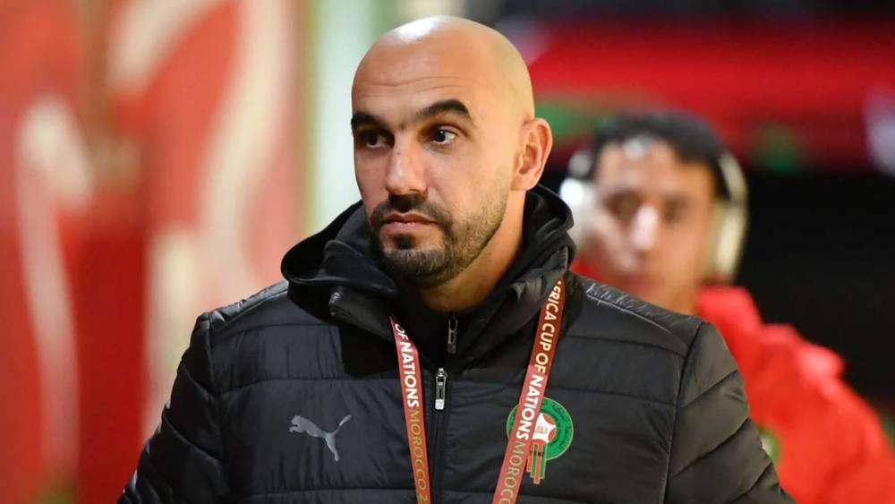 الركراكي يوضح بعد تصريحه بخصوص الجمهور: "فاشْ اللاعبين يْكونُو نَاعسِين الجمهور هو لي غادي يْدفعهُم بالتشجيع"