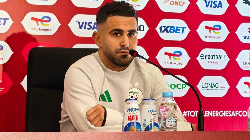 محرز: "المغاربة استقبلونا بشكل جميل وسعداء بالتواجد هنا في بلد جار"