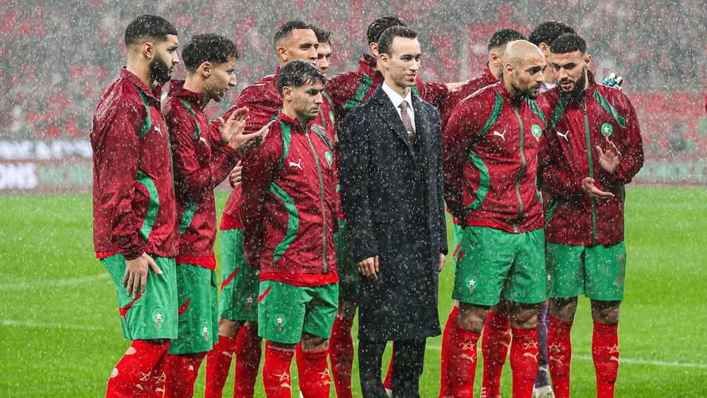 دياز ينشر صورة مع المنتخب المغربي رفقة الأمير مولاي الحسن ويعلق: "حلم واحد.. وطن واحد"