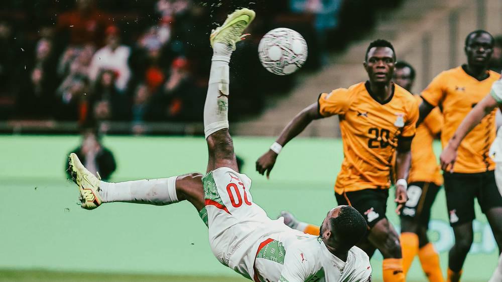 من بدايته إلى تألقه مع المنتخب المغربي.. صحيفة "ليكيب" تشيد بمستوى الكعبي وتصف مقصياته بـ"اللمسة غير العادية"