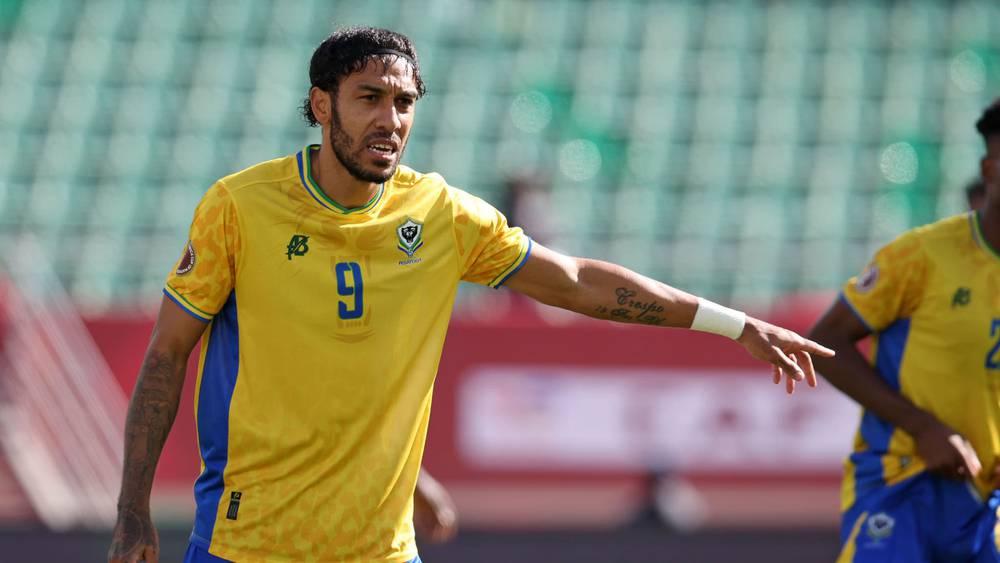 مدرب مارسيليا يدافع عن أوباميانغ بعد استبعاده من منتخب الغابون