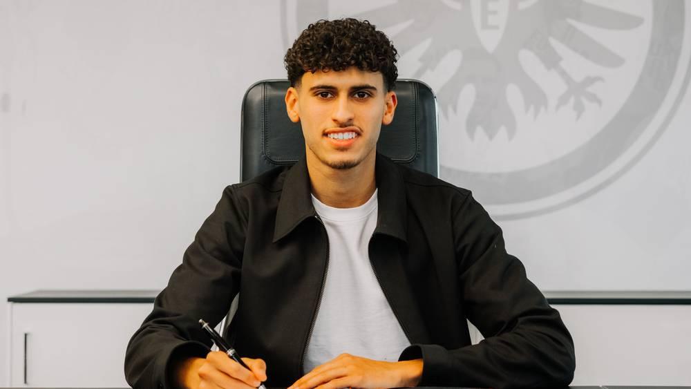 آينتراخت فرانكفورت يعلن ضم المغربي أيوب الميموني وفق عقد يمتد حتى يونيو 2031