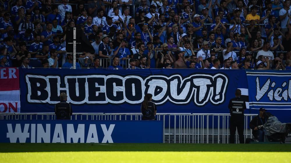 احتجاجات مشتركة لجماهير تشيلسي وستراسبورغ ضد إدارة BlueCo