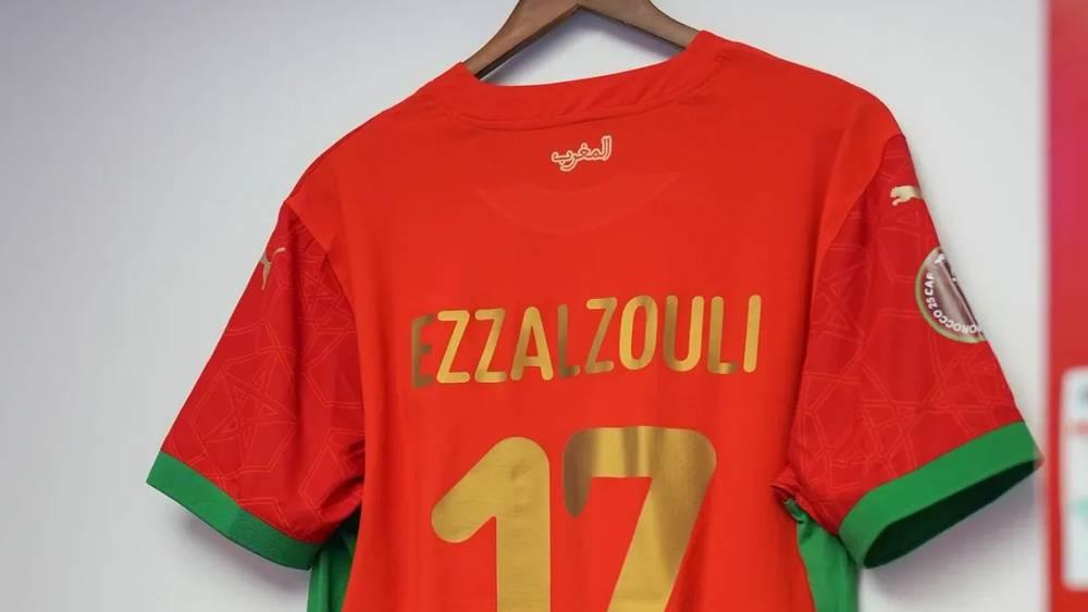 المنتخب المغربي يخوض مباراة تنزانيا بالقميص الأحمر