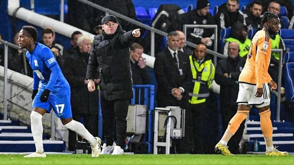 واين روني يلمح إلى اعتزال التدريب للتركيز على عائلته