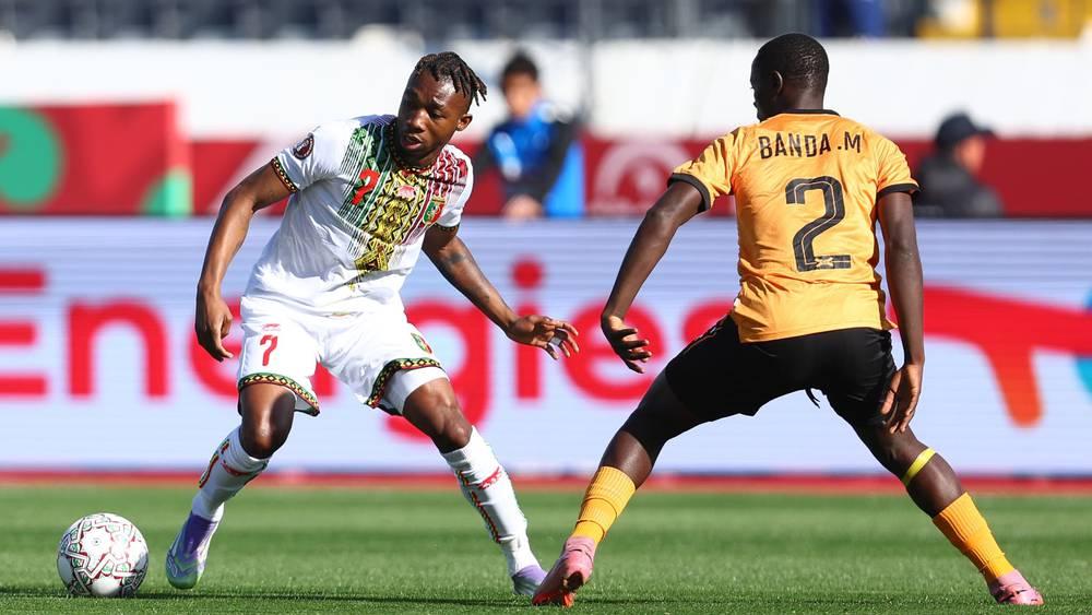 إنجاز فريد: دورغليس يشارك في مباراتين بدولتين خلال 24 ساعة