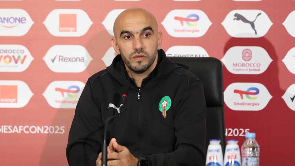 الركراكي: "لاعب الكاميرون ارتكب خطأ كبيرا بحديثه عن الجمهور المغربي.. أتمنى أن يظهروا غدا أنه من الصعب الفوز في المغرب"