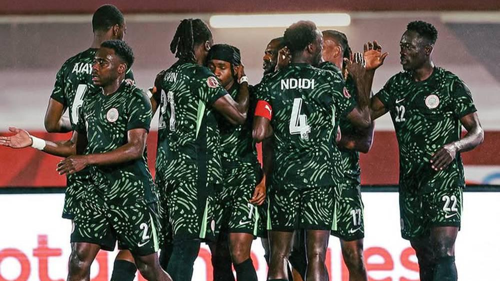 رغم الإقصاء من "الكان" أمام المغرب.. ملياردير نيجيري يؤكد التزامه بمنح لاعبي منتخب بلاده مكافأة 500 ألف دولار