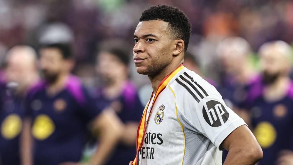 مبابي يرفض المشاركة في ممر شرفي لبرشلونة