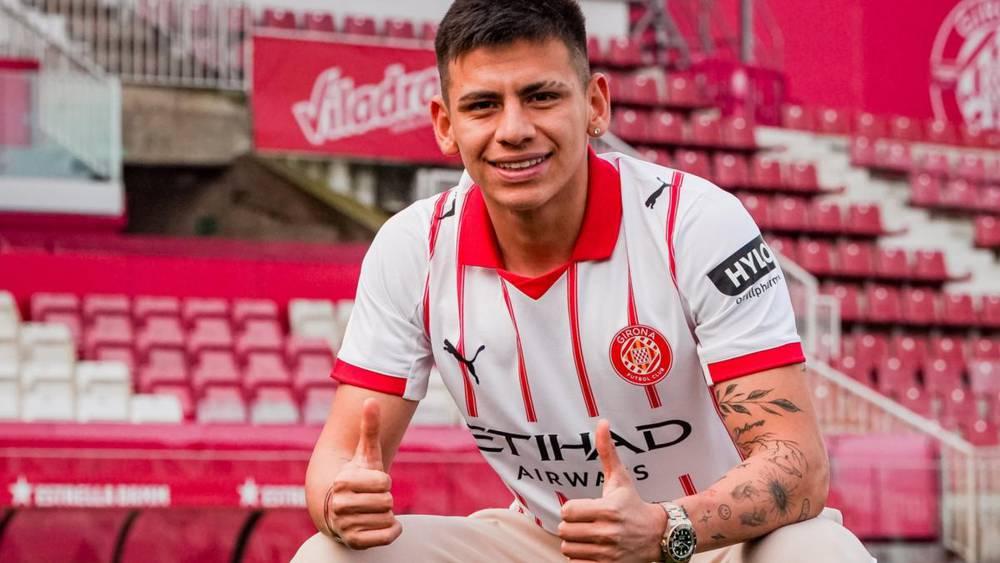 جيرونا يضم المهاجم الأرجنتيني إيتشيفيري على سبيل الإعارة