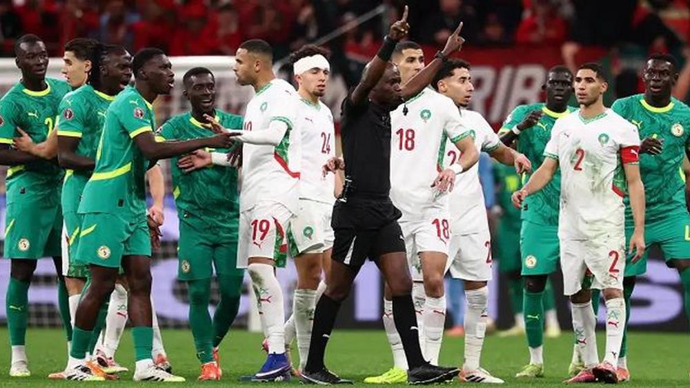 السنغال تشيد بتنظيم المغرب لكأس إفريقيا وتتجاهل أعمال الفوضى من جماهيرها ومدربها التخريبي والفوضوي