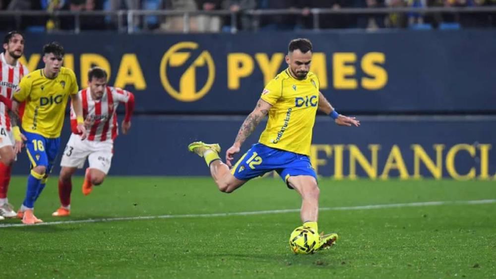 إصابة خطيرة تنهي موسم هداف قادش يوري تابادزه